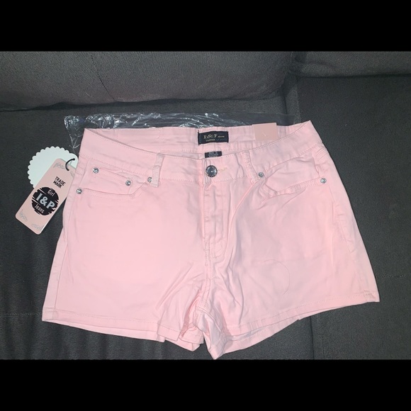 Womens I&P Shorts - Picture 2 of 9